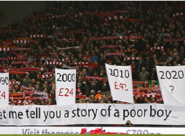 Liverpool desiste de aumento e congela valor dos ingressos por duas temporadas
