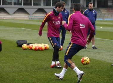 Recuperado após superar problema renal, Messi volta a treinar no Barcelona