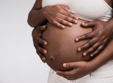 Brasileiras devem considerar adiamento de gravidez, recomenda OMS