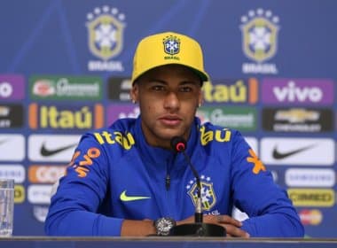 Neymar se irrita ao ser questionado sobre baladas: &#039;Tem que me cobrar em campo&#039;