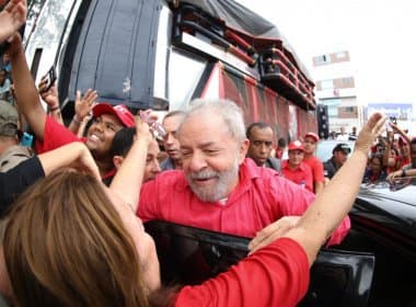 Lula convoca militância a pressionar senadores contra impeachment pela internet