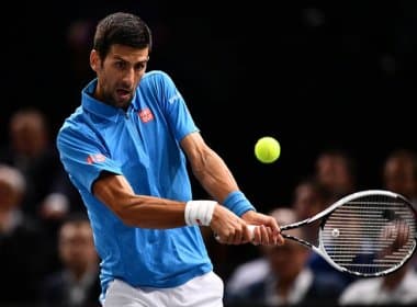 Djokovic bate Dimitrov de virada e avança às quartas de final em Paris