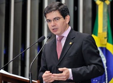 Randolfe relembra casos de Lula e Donadon em ação contra nomeação de Franco