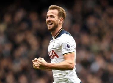 Kane brilha, Tottenham goleia em 45 minutos e assume vice-liderança do Inglês