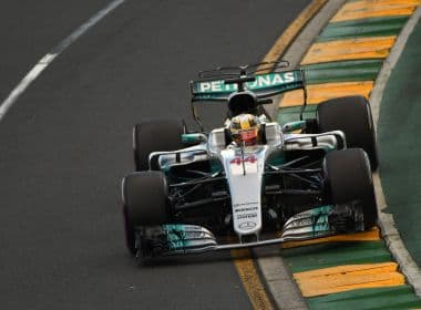 Hamilton mantém Mercedes na frente e larga na pole na Austrália; Massa é o 7º