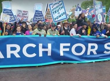 Cientistas deixam laboratórios e promovem Marcha pela Ciência pelo mundo