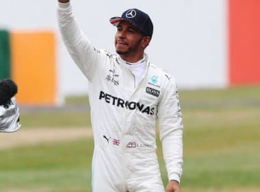 Hamilton vence na Inglaterra de ponta a ponta e reduz vantagem de Vettel