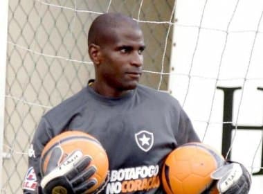 Botafogo confirma morte cerebral do ex-goleiro Max aos 42 anos
