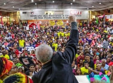Não vou morrer antes de voltar, junto com vocês, a governar esse país, diz Lula
