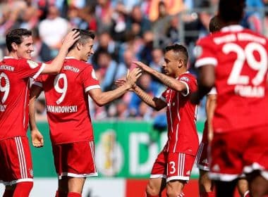 Com dois de Lewandowski, Bayern de Munique goleia na estreia da Copa da Alemanha