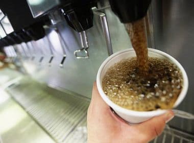 Ministério vai propor aumento de imposto para refrigerante e suco com açúcar