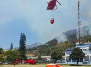 Bombeiros tentam há três dias conter incêndio em Nova Friburgo, no Rio de Janeiro