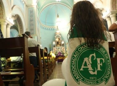 Homenagens a vítimas da Chapecoense têm procissão e celebração na catedral