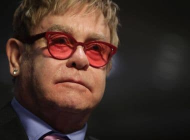 'Vou sentir muito sua falta', diz Elton John ao anunciar a morte da sua mãe