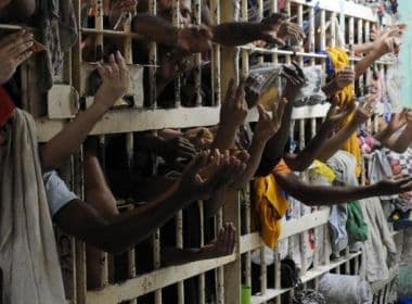 População carcerária no Brasil supera 700 mil e é a 3ª maior do mundo, diz estudo