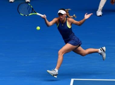 Wozniacki aplica 'pneu' e avança às quartas no Aberto da Austrália