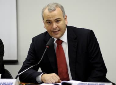 Relator emite parecer a favor de cassação de André Vargas; votação é adiada