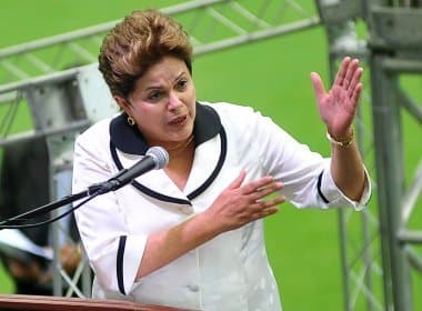 Pela primeira vez Dilma admite desvio na Petrobras