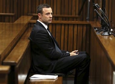 Pistorius pega 5 anos de prisão por morte de namorada