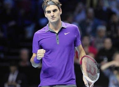 Federer sofre, mas supera Chardy na estreia em Paris