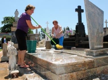 Falta de água faz com que cidades paulistas proíbam lavagem de túmulo no Finados