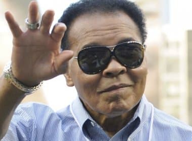 Muhammad Ali é internado com pneumonia nos EUA