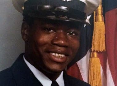 Motorista negro morto pelas costas por policial branco é sepultado nos Estados Unidos