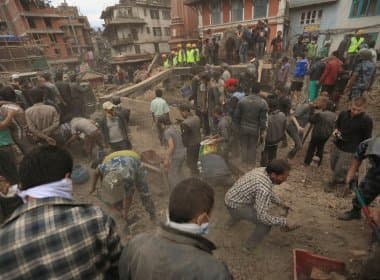 Brasileiros buscam ajuda em embaixada no Nepal