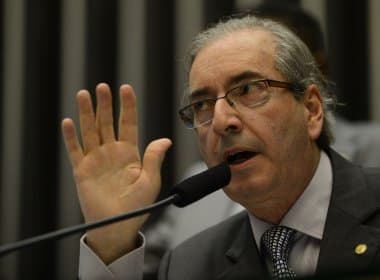 Cunha anuncia votação fatiada da reforma política na próxima semana