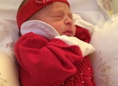 Solange Almeida publica nova foto da filha recém-nascida
