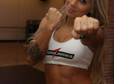Campeã do BBB 2014 ataca de ring girl em luta de MMA