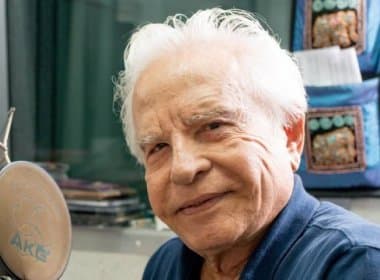 Aos 86 anos, Cid Moreira revela que sente saudade da bancada do Jornal Nacional