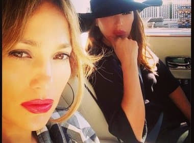 Jennifer Lopez sofre acidente de carro logo após tirar foto com amiga