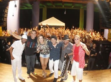 Claudia Leitte fez a festa com participação do Chiclete no Barzin da Negalora 