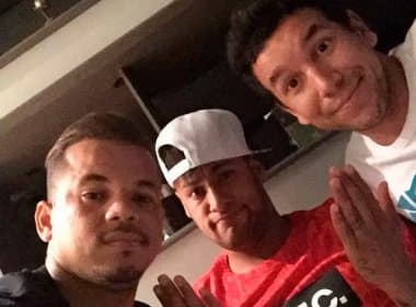 &#039;Parça&#039; divulga foto de Neymar: &#039;Amigo que é amigo pega caxumba junto&#039;