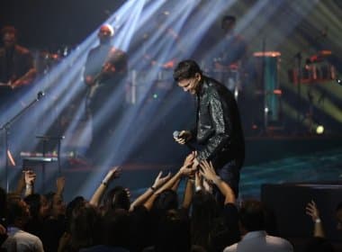 Em retorno aos palcos, Netinho canta ‘Milla’, se emociona e chora com fãs