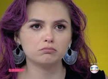 Monica Iozzi chora durante ‘Video Show’ após cair em pegadinha e ficar com cabelo roxo 