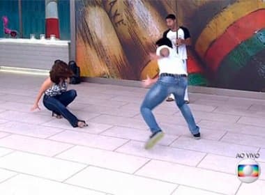 Fátima Bernardes leva tombo ao tentar jogar capoeira no &#039;Encontro&#039;