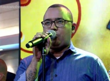 Dudu Nobre canta música que faz referência ao retorno da escravidão e é criticado nas redes