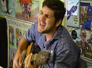 Compositor de sucessos do forró universitário baiano, Nonô Curvêllo lança carreira solo