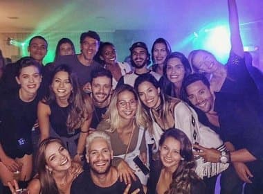 Nego do Borel abre sua casa para festejar com amigos famosos