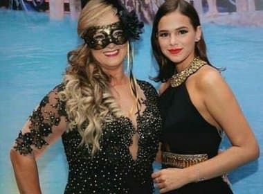 Bruna Marquezine curte festa da sogra e dança com ex de Neymar