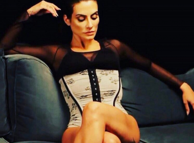 Cleo Pires posta foto de lingerie comportada em rede social e seguidores elogiam