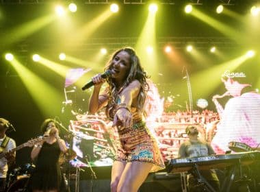 Luana Monalisa estreia turnê 2017 em casa de shows de São Paulo