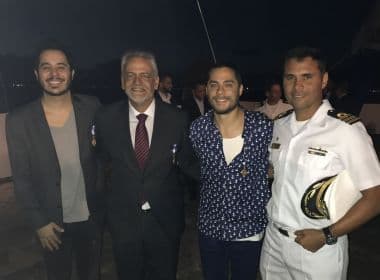 Marinha do Brasil concede medalhas de honra a Tomate e Levi Lima 