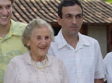 Aos 97 anos, universitária mais velha do país se forma em direito em Minas Gerais
