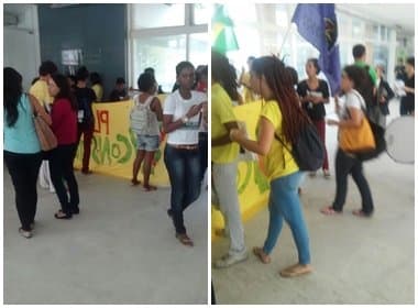 Grupo de estudantes da Ufba realiza protesto contra Gilmar Mendes