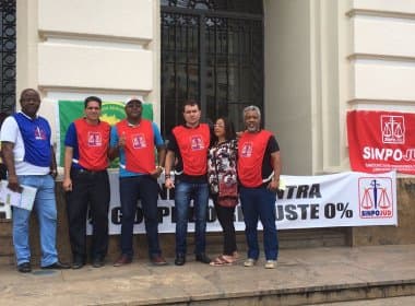Sinpojud realiza ato em frente ao Fórum Ruy Barbosa contra PLs que prejudicam servidores