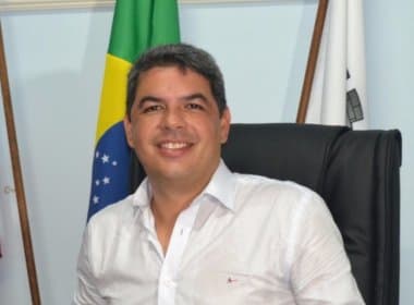 Justiça cassa mandatos de prefeito e vice de Poções por captação ilícita de recurso