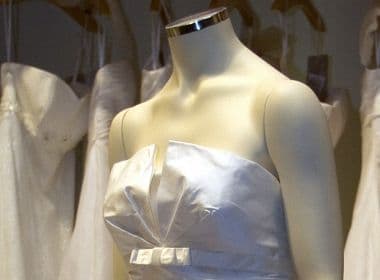 Justiça manda ‘noiva símbolo’ pagar por ausência no desfile de modelos